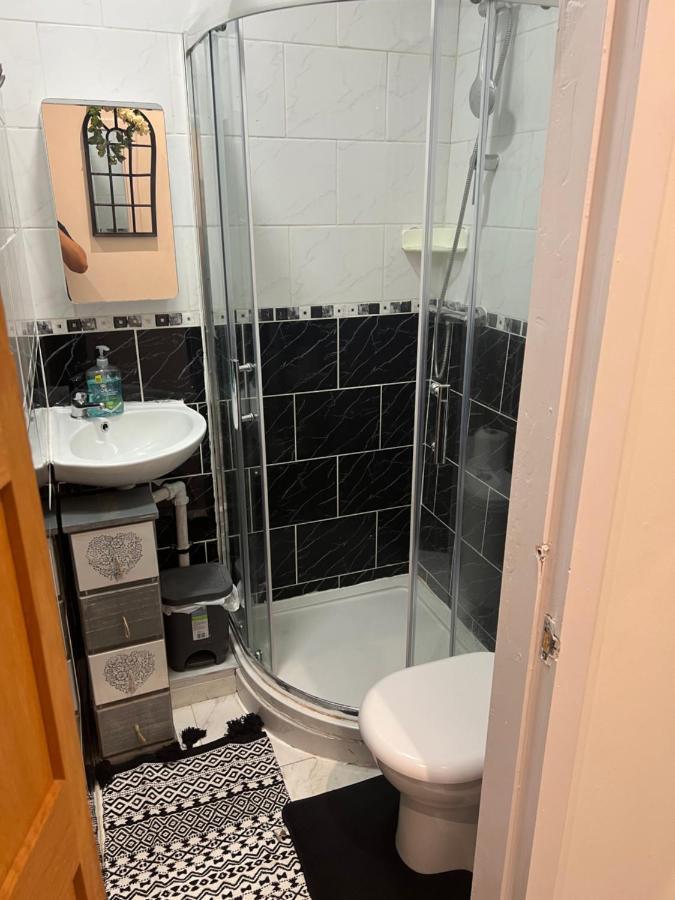 Zams Rooms Stoke-on-Trent Eksteriør billede